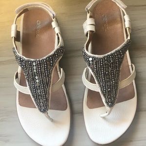 Aetrex Sheila White Size 39/8.5 Sandal With Pewter Beads